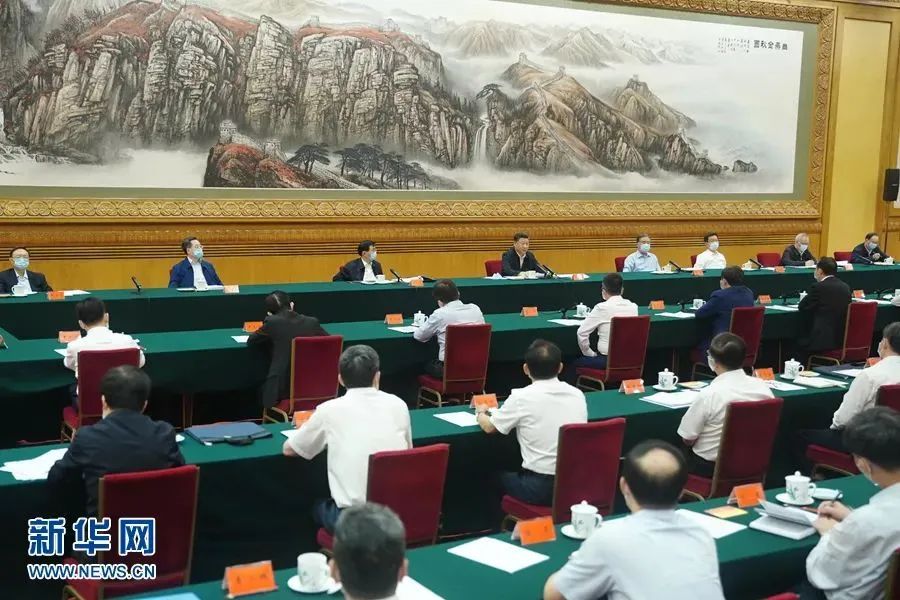 周育先参与企业家座谈会：要弘扬企业家心灵，敢于创新，阐扬好央企的龙头带作为用